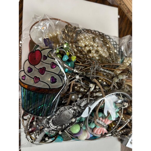 Mixed Craft Jewelry Lot 2lbs 12oz Vintage & Modern Bangles Necklaces Earrings - Picture 11 of 11